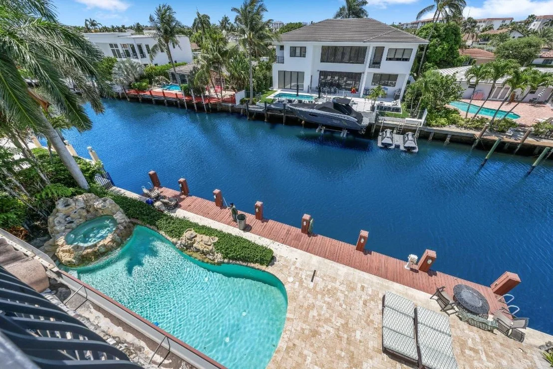 Photo of 932 Banyan Drive
