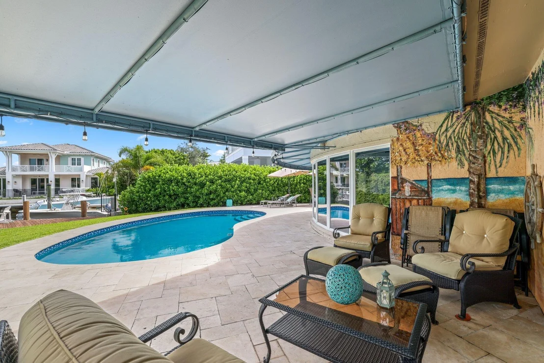 Photo of 910 Banyan Drive