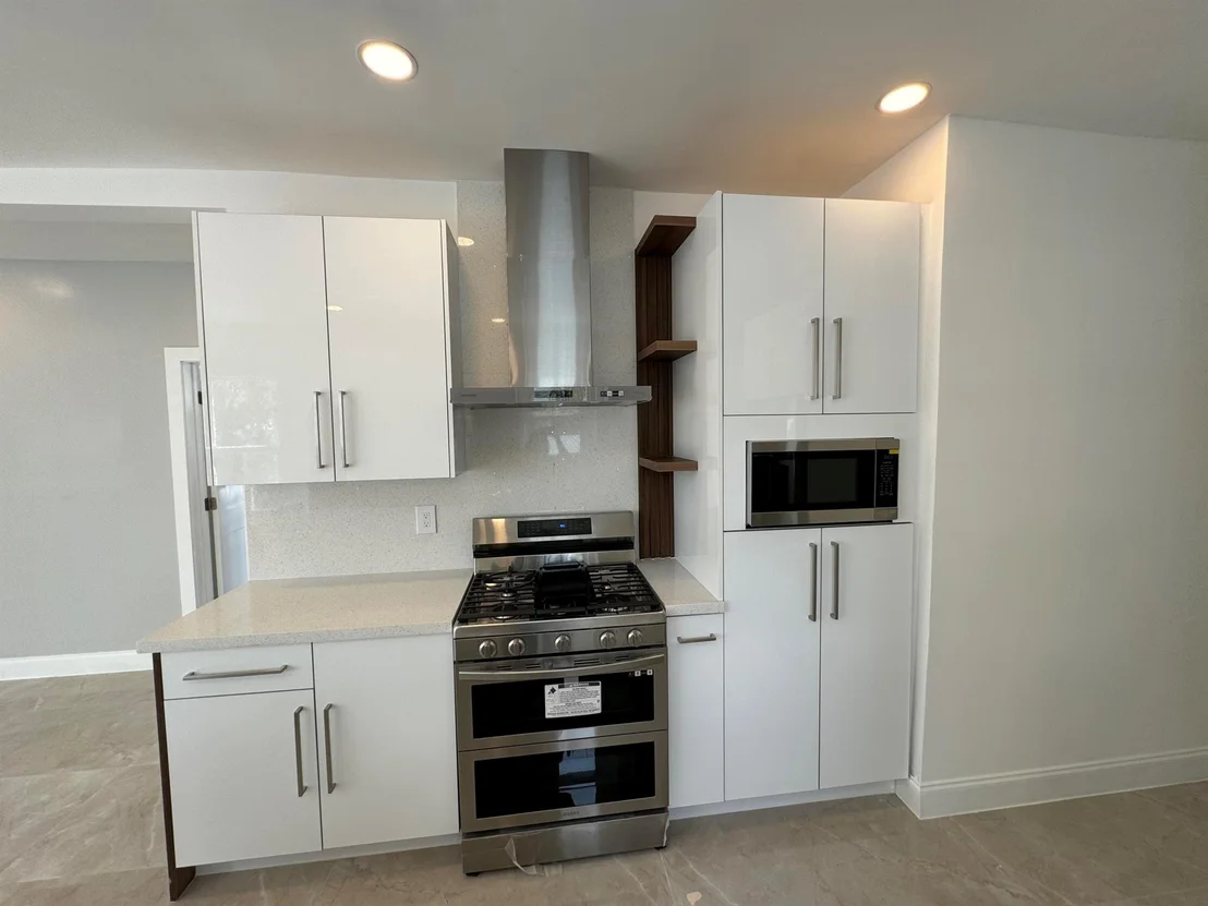 Photo of 418 Colonial Road