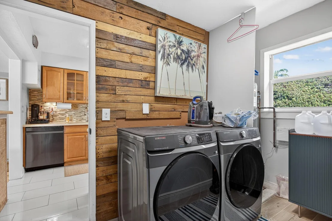 Photo of 1713 W River Drive