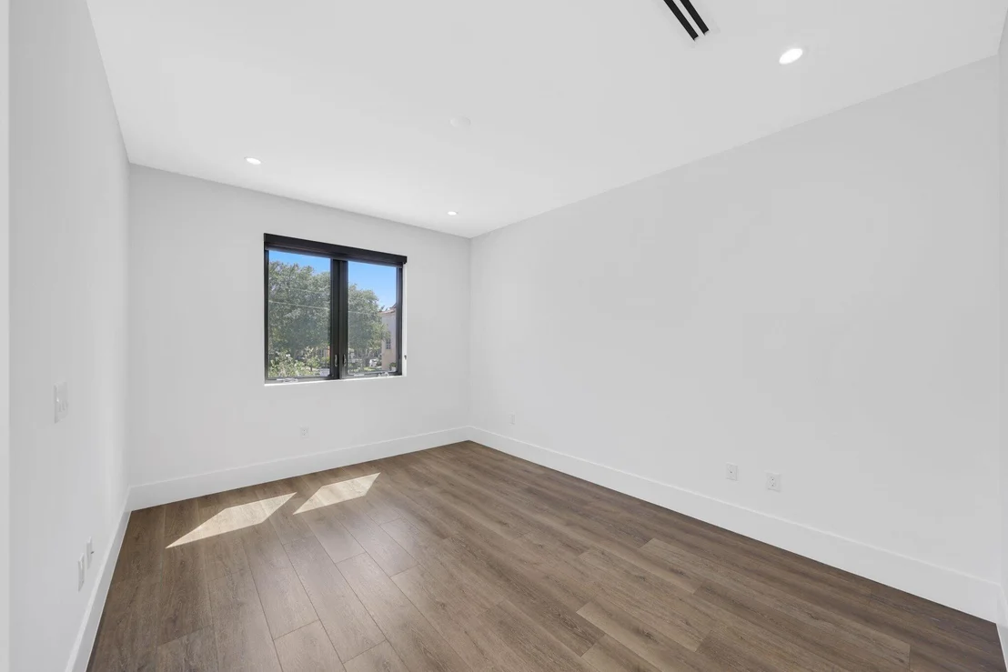 Photo of 655 Kingsbridge Street