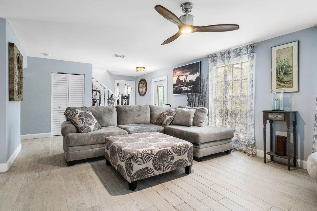 Photo of 17081 Mellen Lane