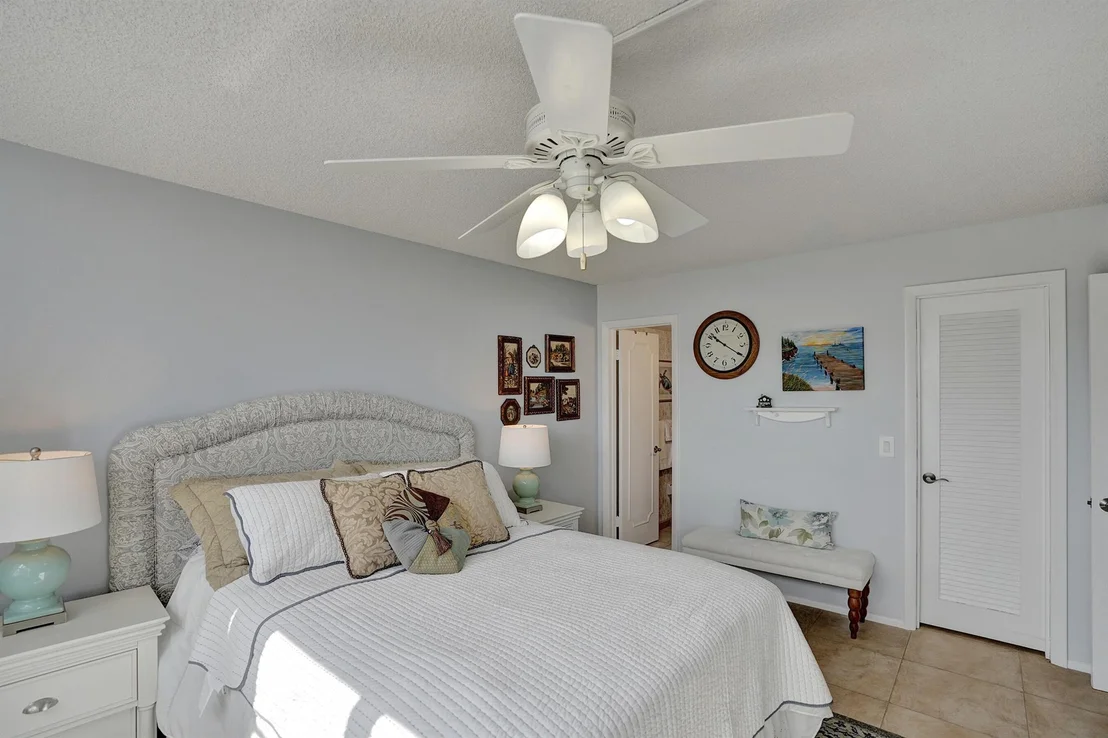 Photo of Unit UNIT405 at 2829 Florida Boulevard
