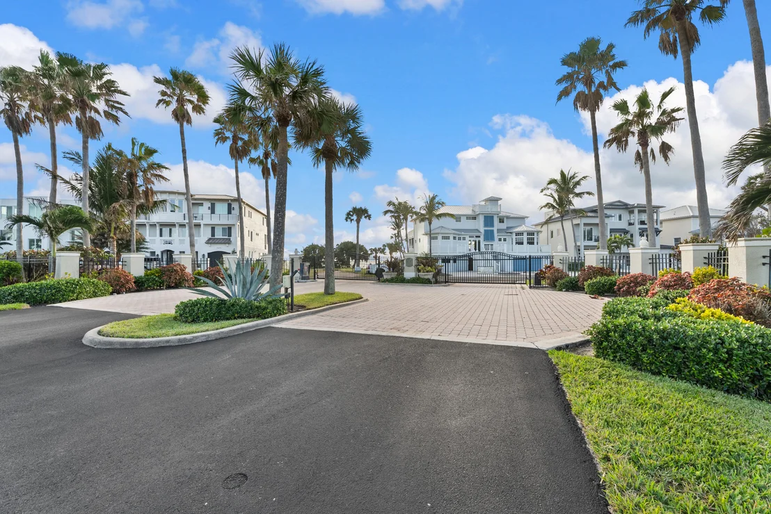 Photo of 7671 Pelican Pointe Drive