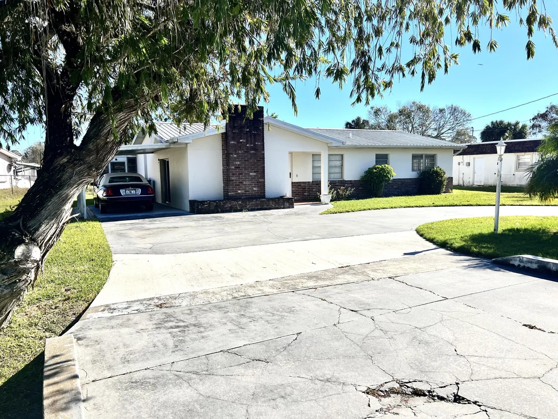 Photo of 1303 SE 8th Avenue