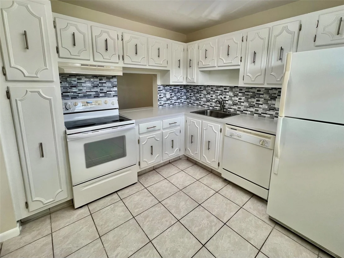 Photo of Unit 2011 at 3000 Riverside Drive