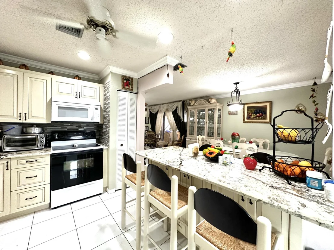 Photo of 5254 Mirror Lakes Boulevard