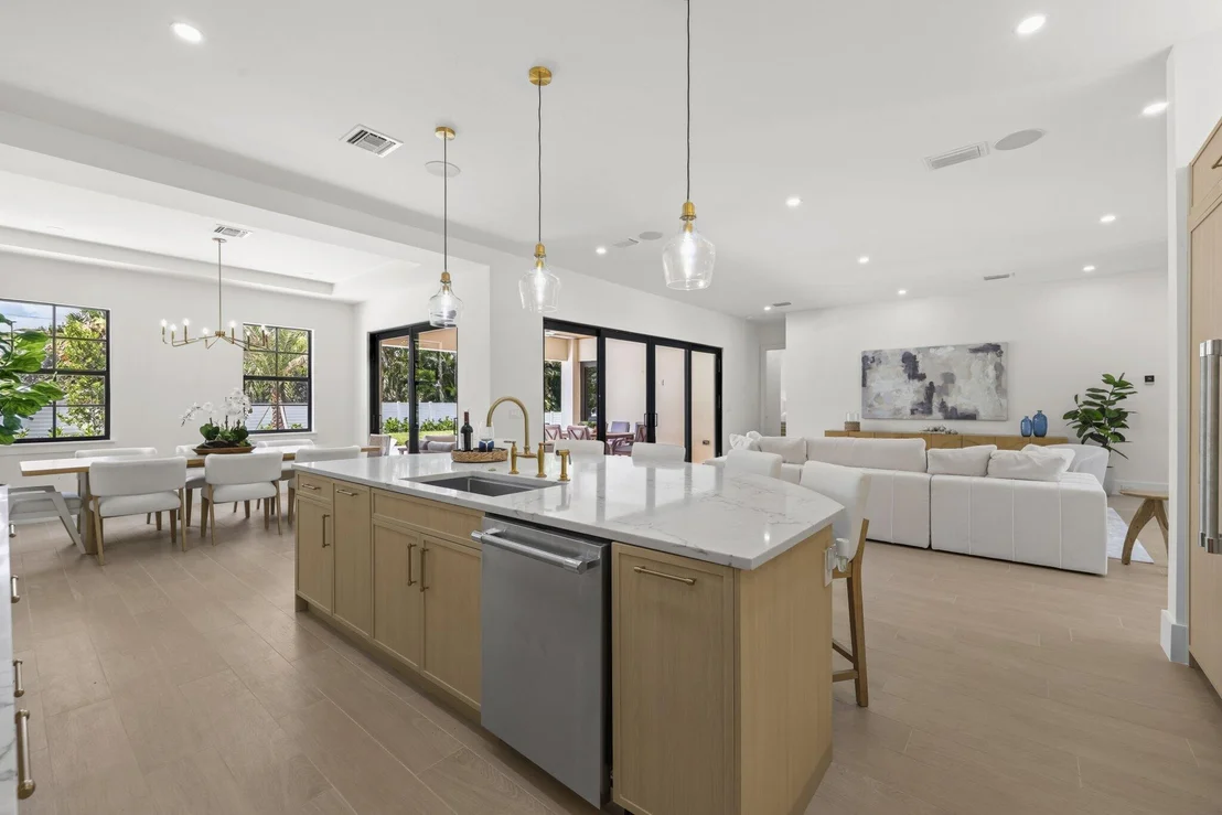 Photo of 2384 WINDSOR Road