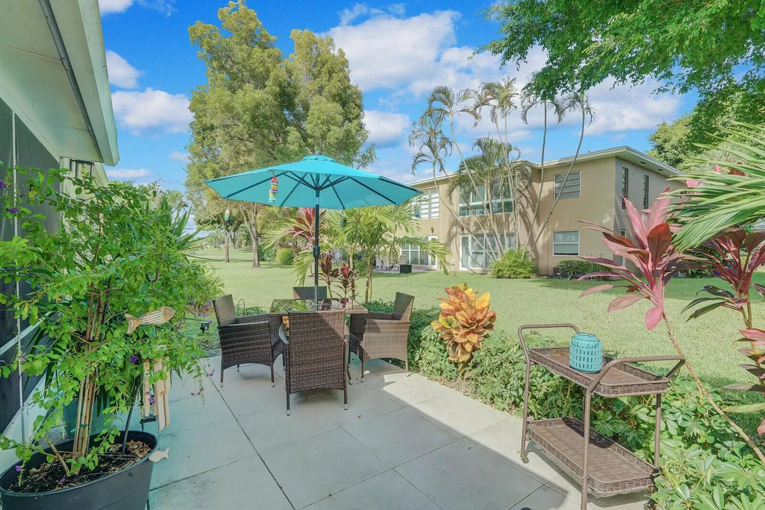 Photo of Unit B at 13734 Via Flora