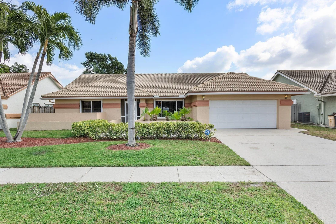 Photo of 9776 Sun Pointe Drive