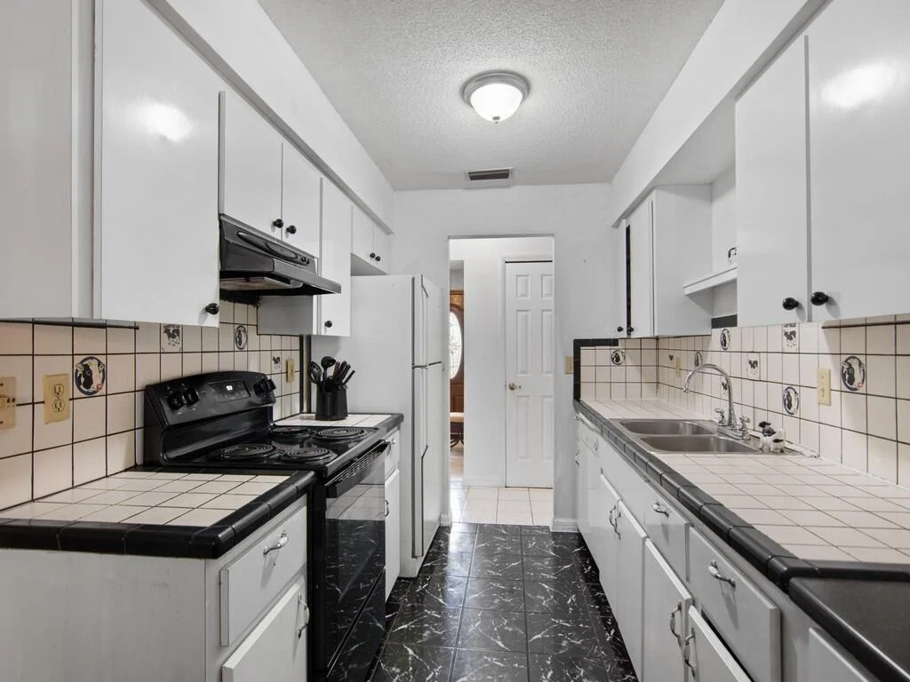 Photo of 415 25th Avenue