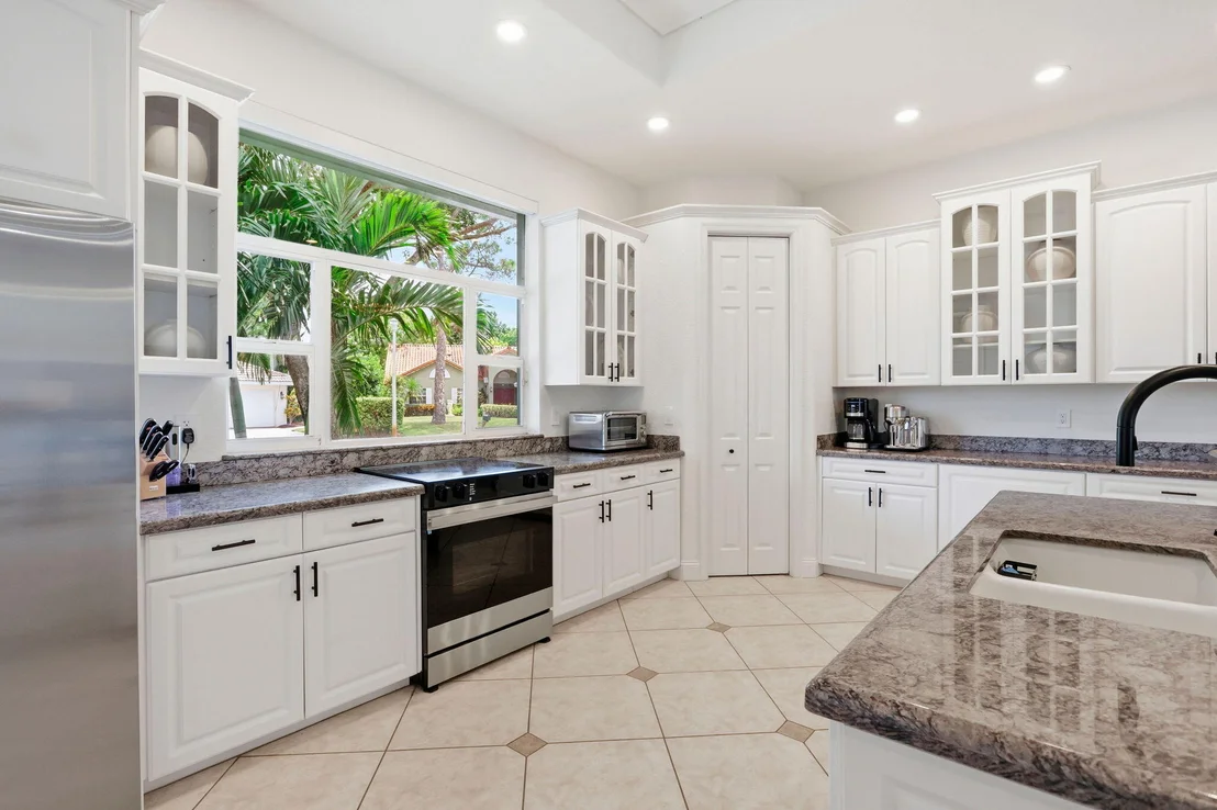 Photo of 950 Greensward Lane