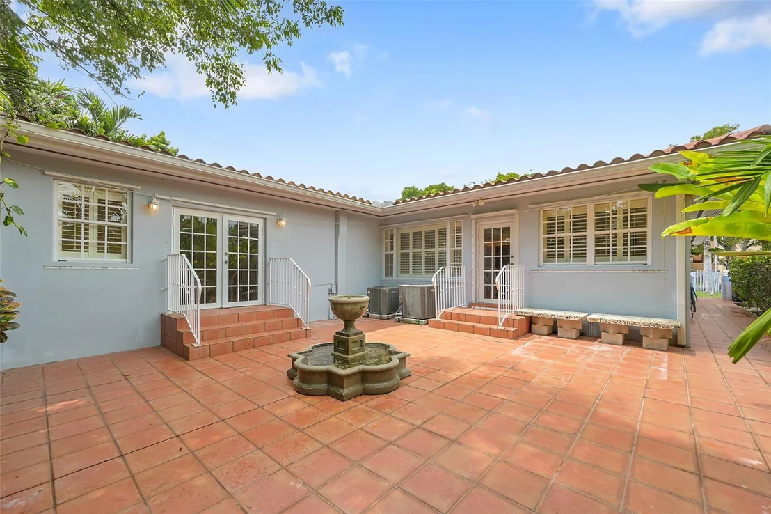Photo of 1401 Red Road