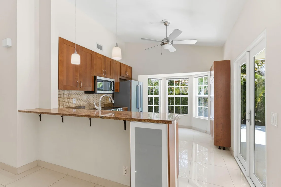 Photo of 1472 Garden Road