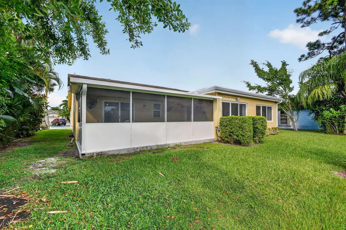 Photo of 7099 PINE MANOR Drive
