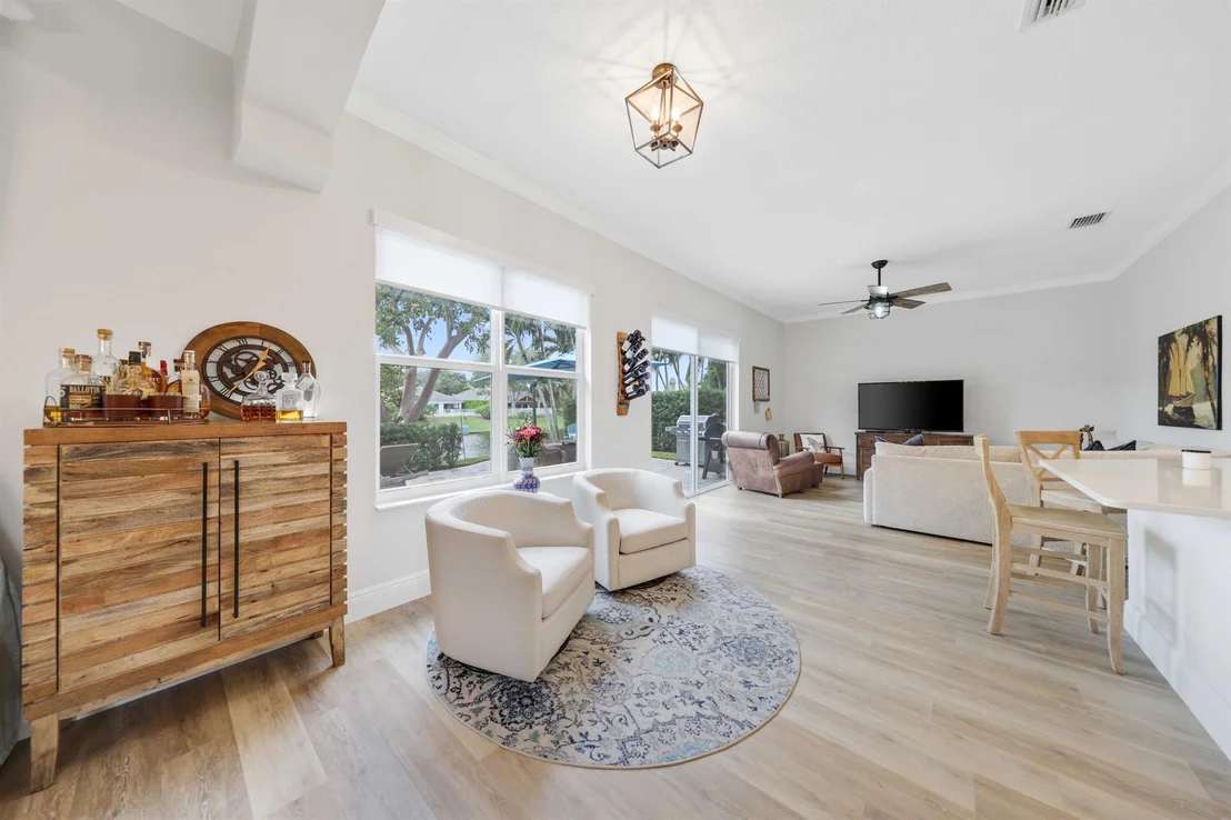 Photo of 560 Anchor Point