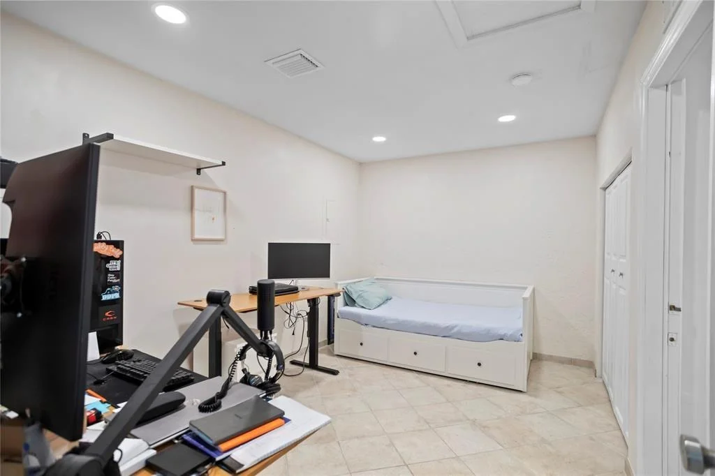 Photo of 1230 Garden Road