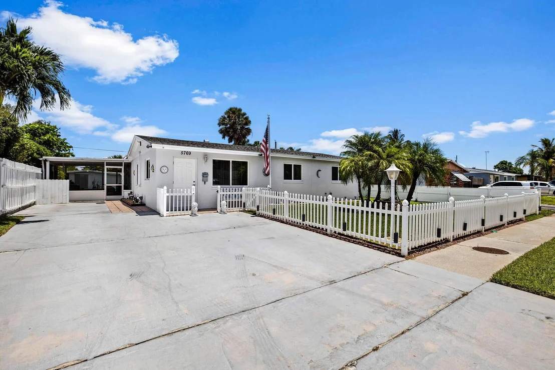 Photo of 5769 Albert Road