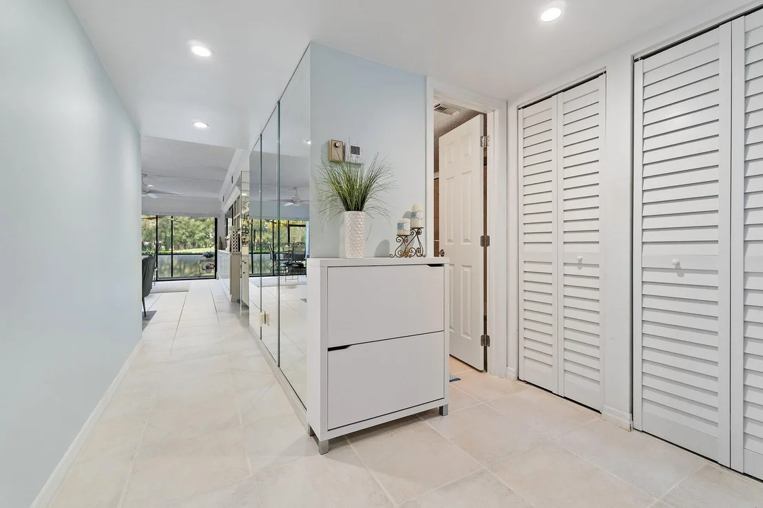 Photo of Unit F at 401 Pinecrest Circle