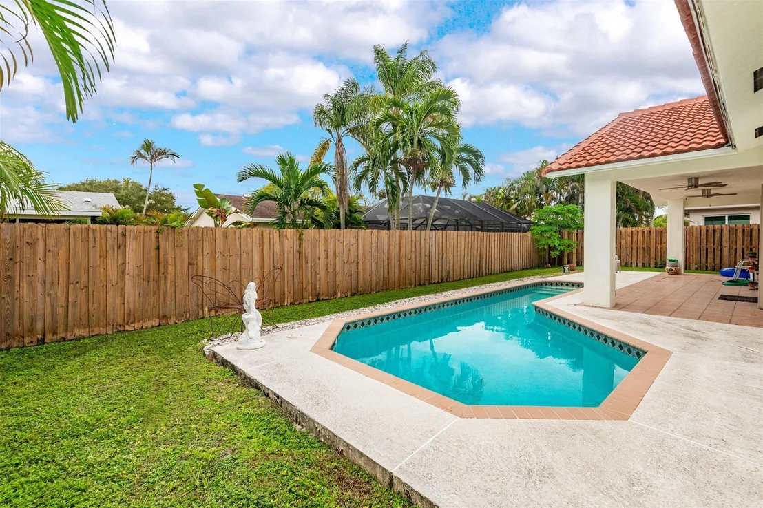 Photo of 16858 Crestview Lane