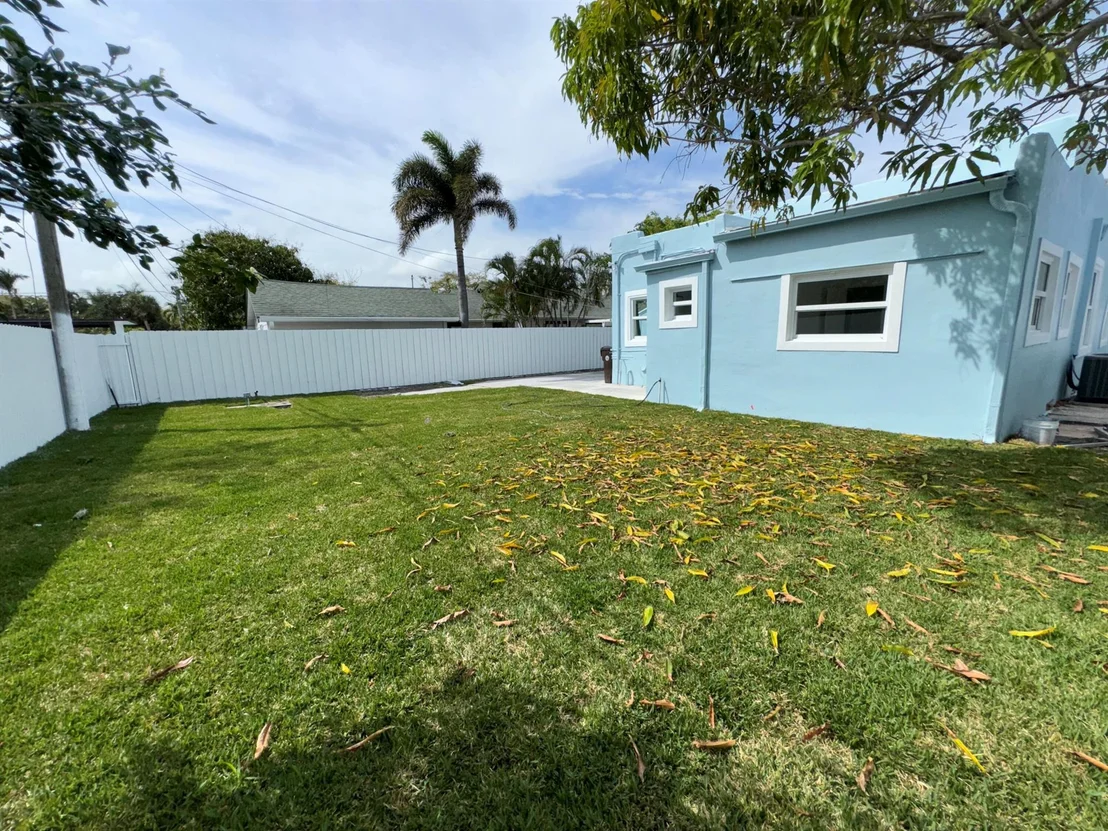 Photo of 418 Colonial Road