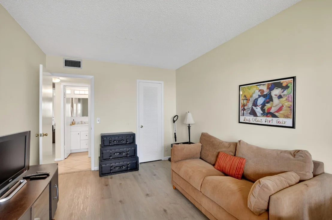 Photo of 3067 Exeter D