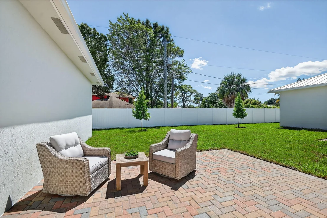 Photo of 611 N Loxahatchee Drive