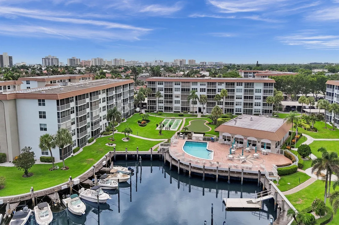 Photo of Unit UNIT405 at 2829 Florida Boulevard