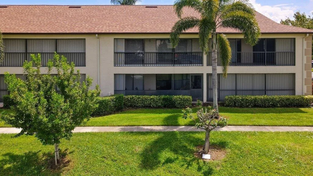 Photo of Unit B at 1402 Pinecrest Circle