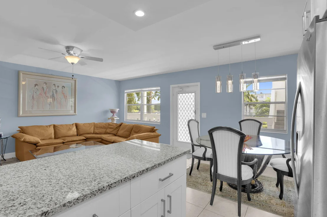 Photo of 2070 Exeter D