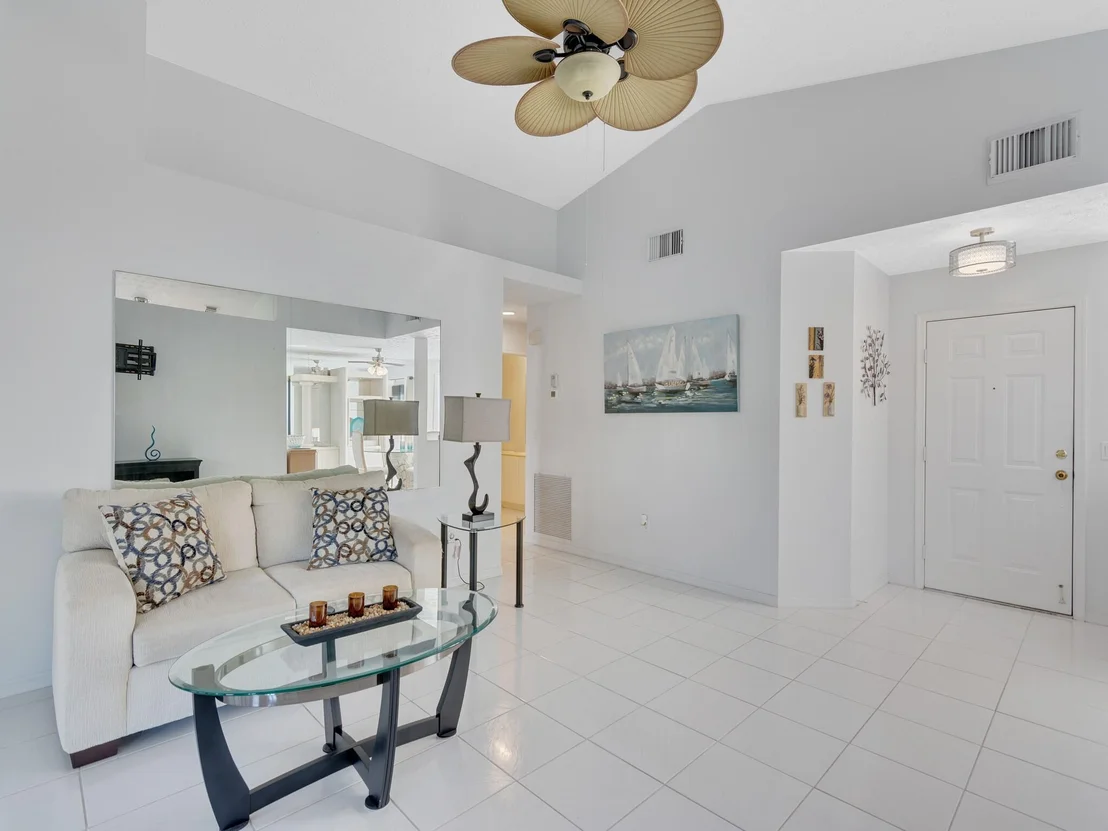 Photo of 6713 Gaviota