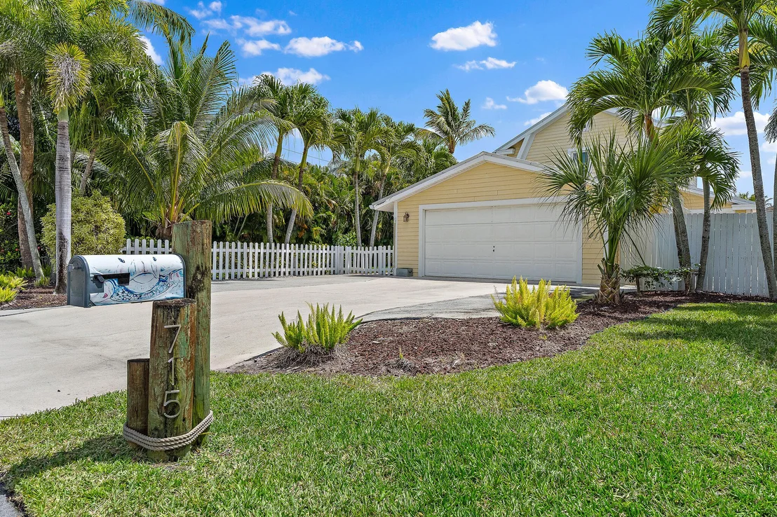 Photo of 715 Warren Drive