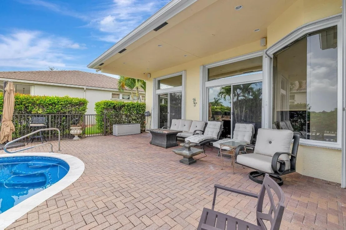 Photo of 699 SW River Bend Circle