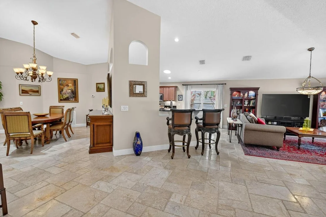 Photo of 523 Canoe Point