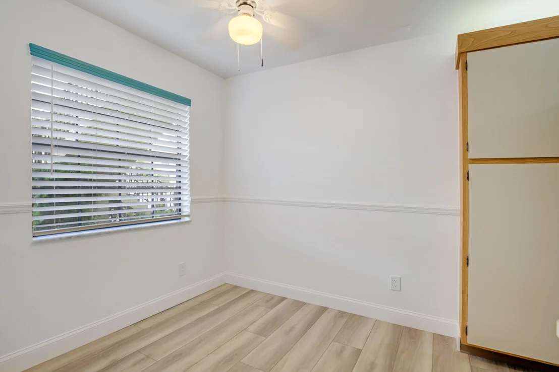 Photo of Unit F at 901 Pinecrest Circle