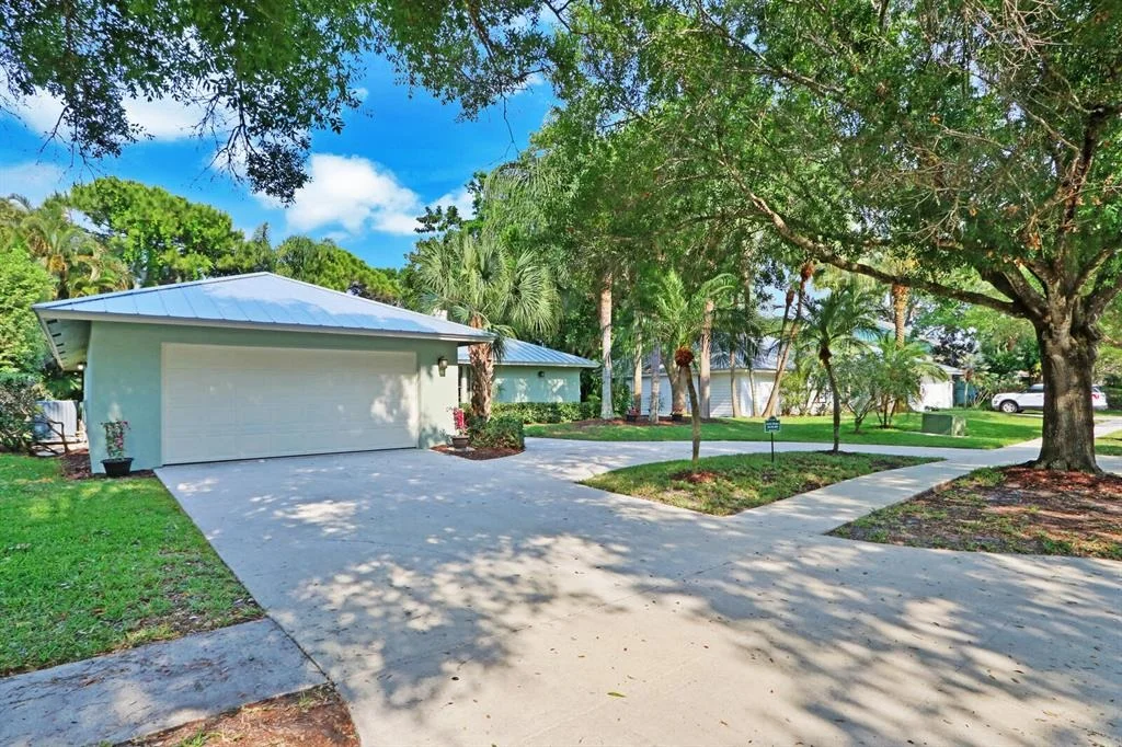 Photo of 18618 Lake Bend Drive