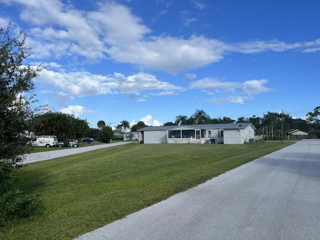 Photo of 6325 SE Colonial Drive