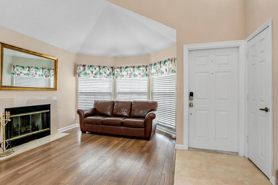 Photo of 6467 Foster Street