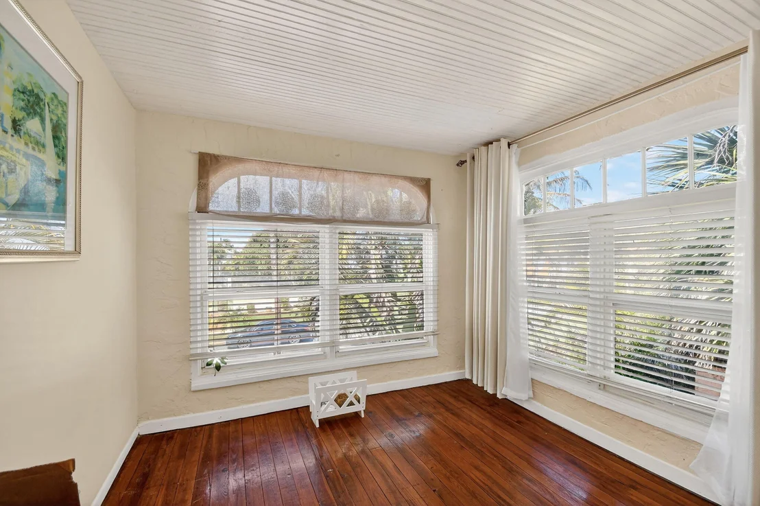 Photo of 328 Monroe Drive