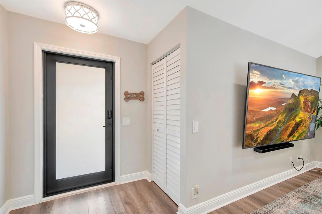 Photo of 2083 Augusta