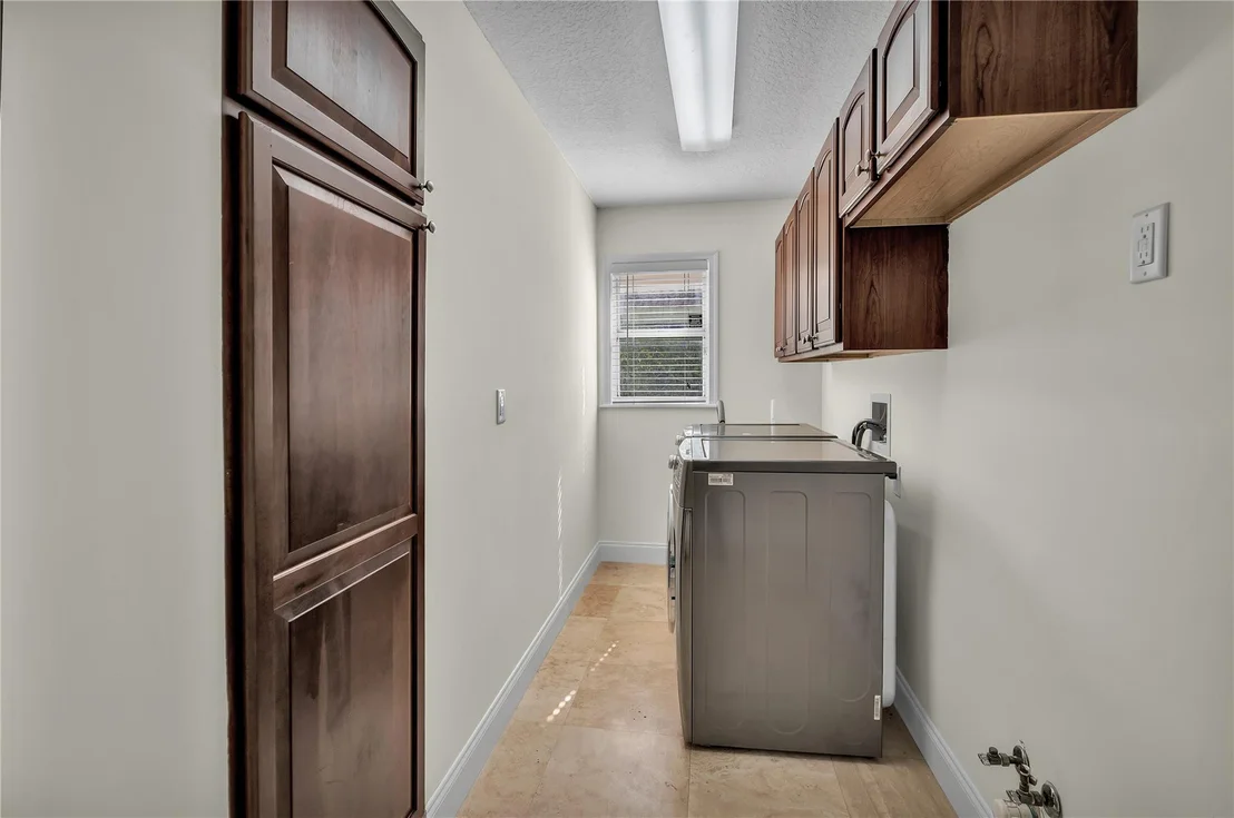 Photo of 1615 Lakeshore Circle
