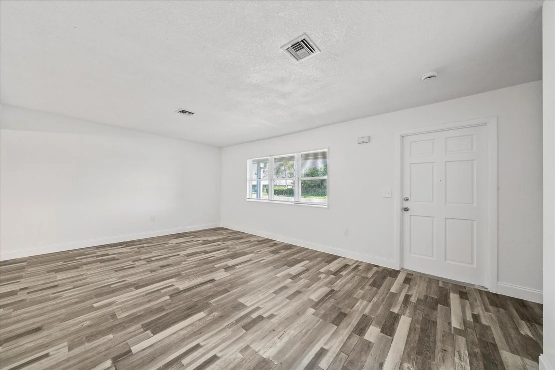 Photo of 825 2nd Street