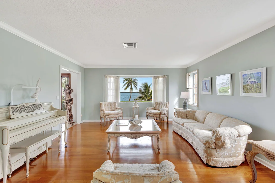 Photo of 1141 Pine Point Road