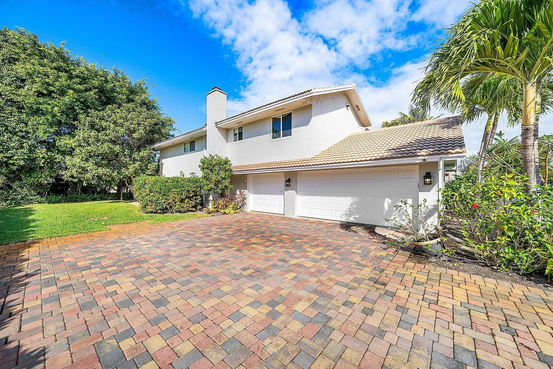 Photo of 10893 Gleneagles Road