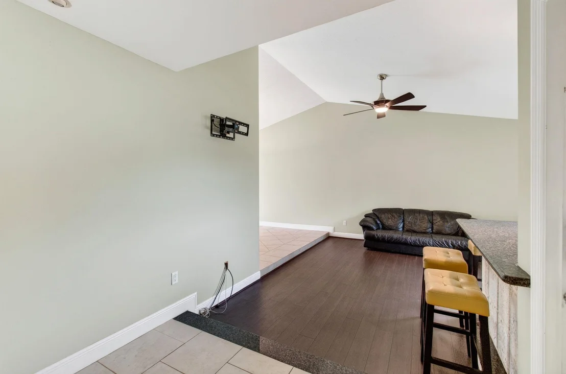 Photo of 586 NW 45TH Way
