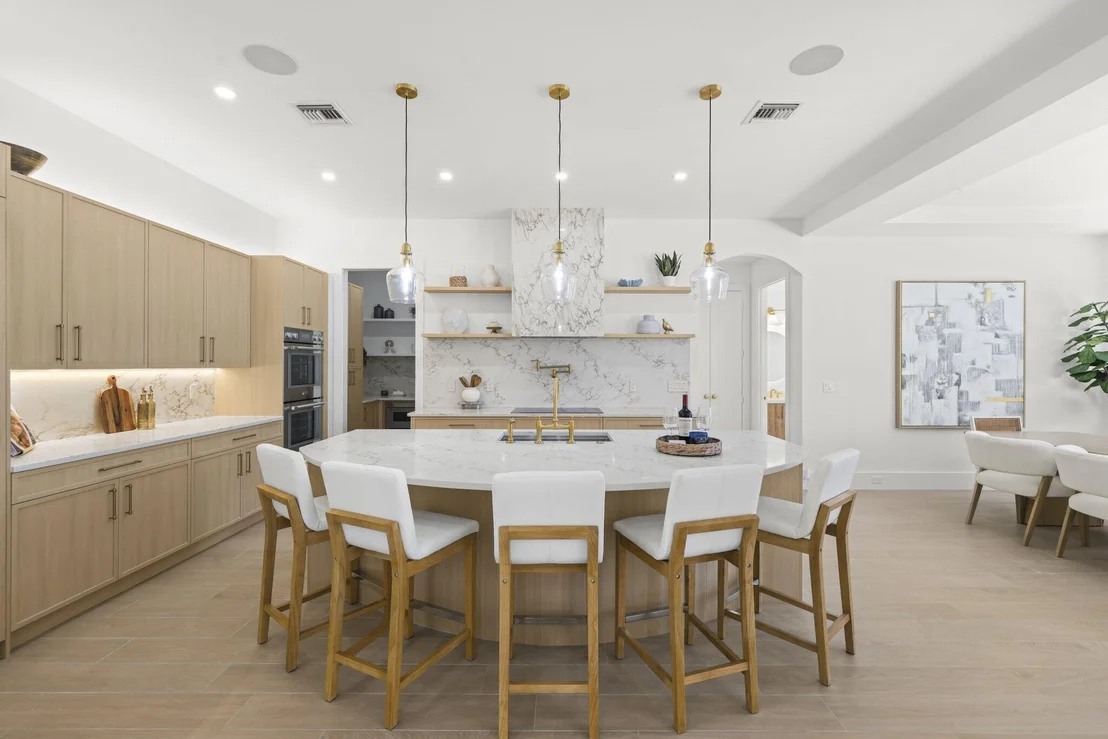 Photo of 2384 WINDSOR Road