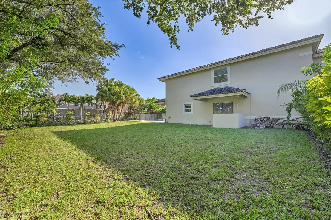 Photo of 10004 NW 57th Place
