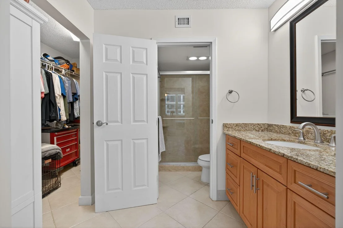 Photo of Unit 607 at 5440 N Ocean Drive