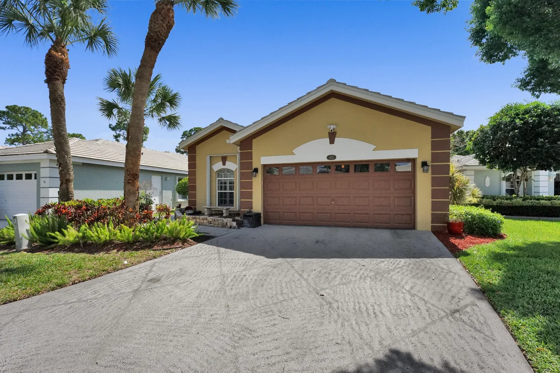 Photo of 165 Harbor Lake Circle