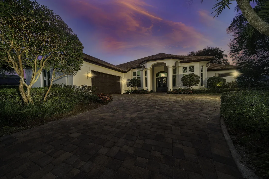 Photo of 1 SE Loggerhead Lane